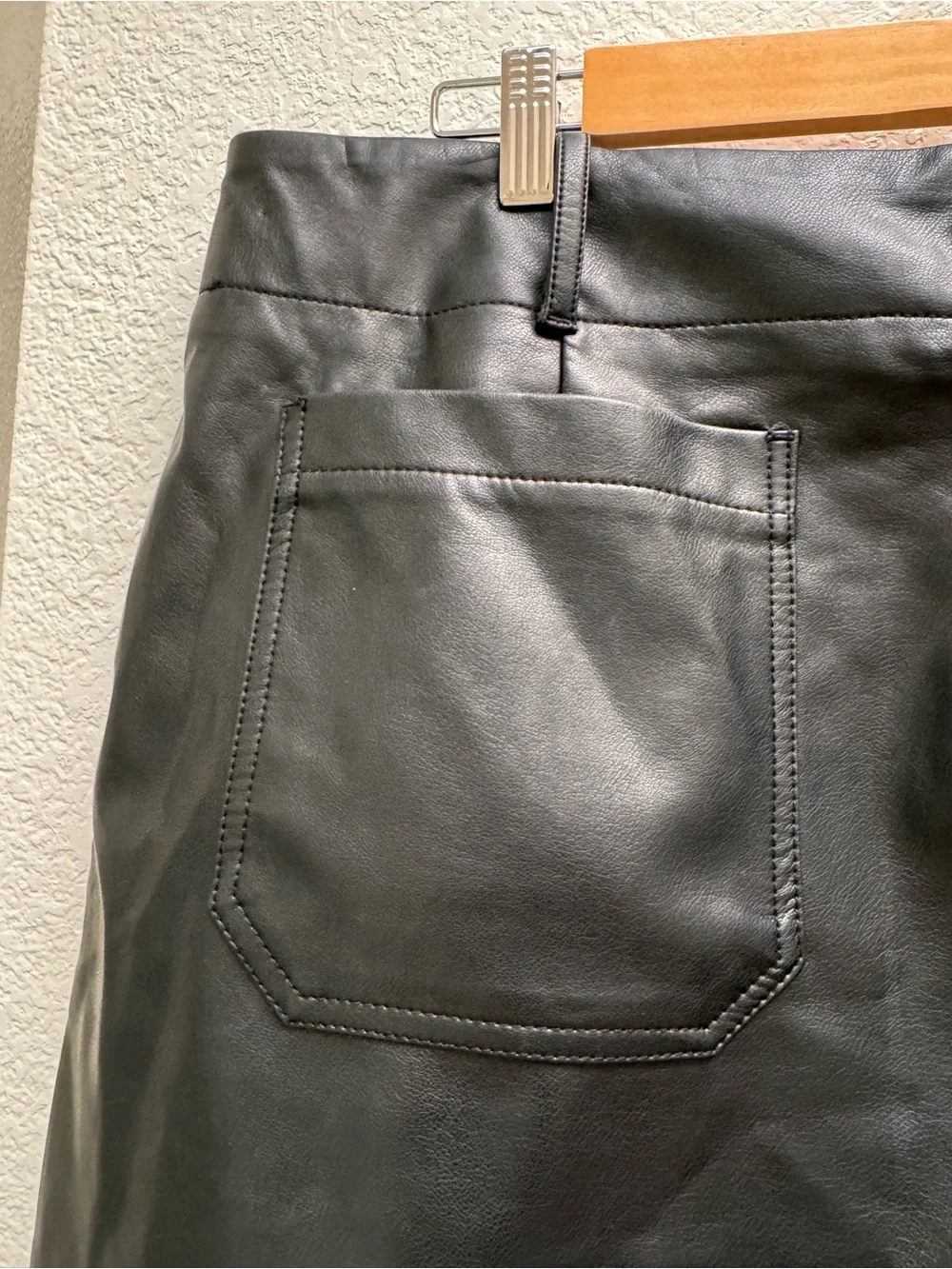 Mauve The Colette Black Faux Leather Mini Skirt in Excellent Condition Size XL